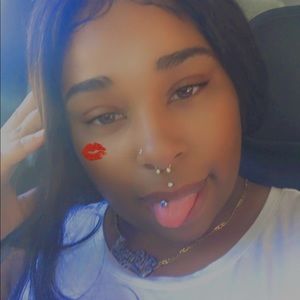 Meet your Posher, Ajenae